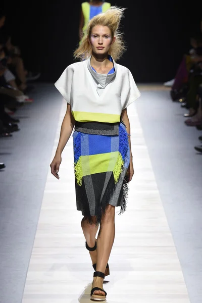 Look 17